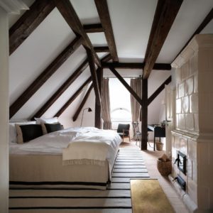 Why travel to Romania