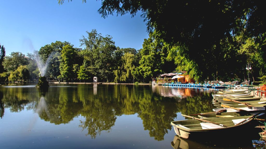 Activities for kids in Bucharest - boat rides on Lake Herastrau