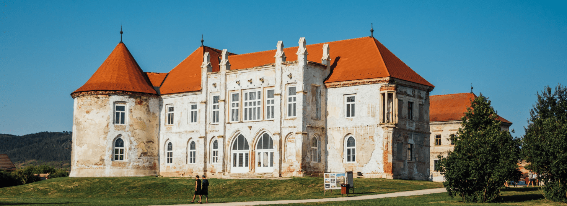 In the Guide’s Backpack: Banffy Castle